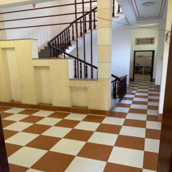 Nhà trệt 2 lầu mặt tiền Nguyễn Văn Cừ