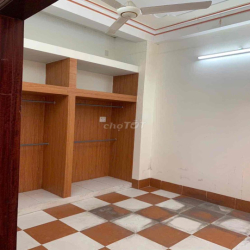 Nhà trệt 2 lầu mặt tiền Nguyễn Văn Cừ