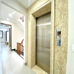 Phòng đẹp rộng thoáng bên cạnh trường kinh doanh công nghệ 