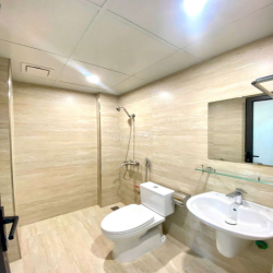 Phòng đẹp rộng thoáng bên cạnh trường kinh doanh công nghệ 