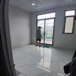 nhà nhỏ 2 lầu 4 phòng ngủ.hợp đồng dài hạn 