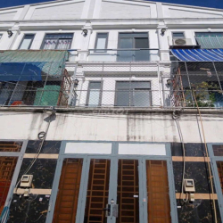 nhà nhỏ 2 lầu 4 phòng ngủ.hợp đồng dài hạn 