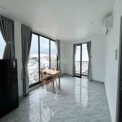 2 PHÒNG NGỦ BAN CÔNG TÁCH BẾP FULL NỘI THẤT THANG MÁY CHO ANH CHỊ EM