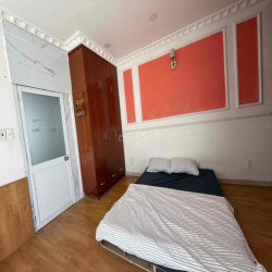 CHO NỮ THUÊ PHÒNG BAN CÔNG FULL NỘI THẤT VIEW CÔNG VIÊN GIA ĐỊNH