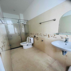 Cho Thuê Nhà DT 180m2 1Trệt 2Lầu 4Pn 4Wc Sân Xe Máy Hẻm Xe Tải