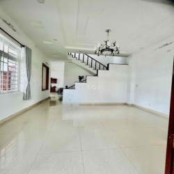 Cho Thuê Nhà DT 180m2 1Trệt 2Lầu 4Pn 4Wc Sân Xe Máy Hẻm Xe Tải