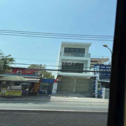 SIÊU HOT - Cho thuê nhà mặt tiền nguyên căn Q7