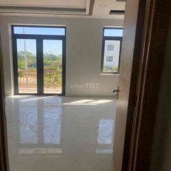 Nhà sạch sẽ 2 lầu 4pn3wc đối diện công viên Q.9