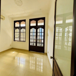 Cho thuê nhà nguyên căn Nguyễn Xí, 2 tầng, đẹp, chắc chắn