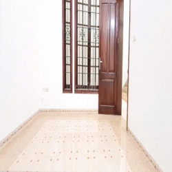 Cho thuê nhà ngõ 376 đường bưởi 130m x 5T ô tô đỗ cửa