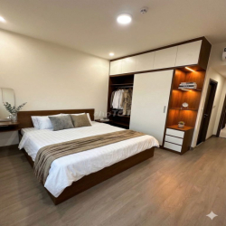 Cần cho thuê căn 2pn - đầy đủ nội thất đẹp.