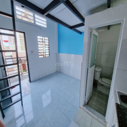 Phòng gần ngã 4 Thủ Đức, Khu CNC, 20m2, đường Đình Phong Phú, an ninh