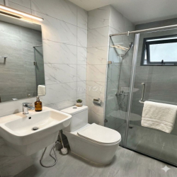 Cần cho thuê căn 2pn - đầy đủ nội thất đẹp.