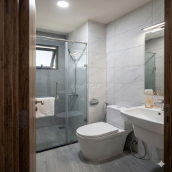 Cần cho thuê căn 2pn - đầy đủ nội thất đẹp.