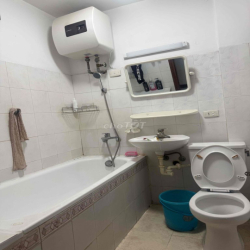 Cho thuê nhà 4 tầng 4 pn ngay phố chùa bộc đống đa HN
