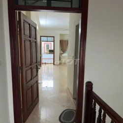 cho thuê nhà 2pn Đống Đa gần Ngã tư Láng