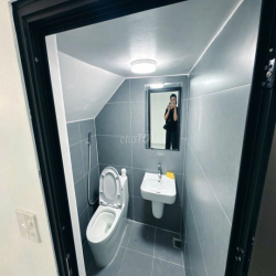 BÁN NHÀ SÂN CỔNG 4 TẦNG MỚI – PHỐ KIỀU SƠN – Ô TÔ VÀO NHÀ