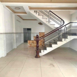 Cho thuê nhà 2 lầu và kho thích hợp ở và làm kho hàng…