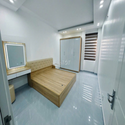 BÁN NHÀ SÂN CỔNG 4 TẦNG MỚI – PHỐ KIỀU SƠN – Ô TÔ VÀO NHÀ