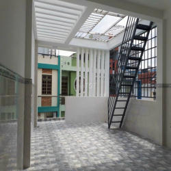 Cho thuê nhà Mới Hẻm xe hơi 519/ Nguyễn Văn Khối P8 QGV- 4PN - 5WC 