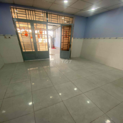 Nhà ngang 8 dài 20m 1 lầu 4 phòng Nguyễn Duy Trinh