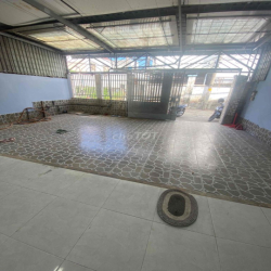 Nhà ngang 8 dài 20m 1 lầu 4 phòng Nguyễn Duy Trinh