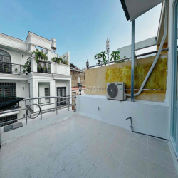 CĂN HỘ BAN CÔNG NGAY HOÀNG SA TRƯỜNG SA RỘNG RÃI THOÁNG MÁT