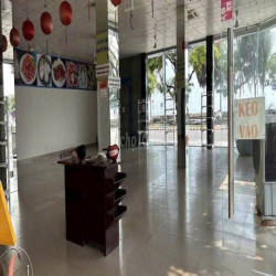 CHO THUÊ LÔ GÓC MT NGUYỄN TẤT THÀNH , 400 M2 , NGANG 20M 