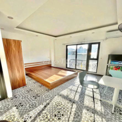 cho thuê studio Cự Lộc ban công thang máy
