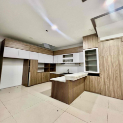 Cho Thuê Nhà Sạch Sẻ DT 6x20 1Trệt 2Lầu 6Pn 7Wc Sân Rộng Ôtô TX13, Q12