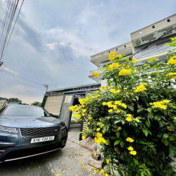 Cho Thuê Nhà Sạch Sẻ DT 6x20 1Trệt 2Lầu 6Pn 7Wc Sân Rộng Ôtô TX13, Q12