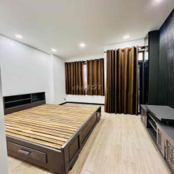 Cho Thuê Nhà Sạch Sẻ DT 6x20 1Trệt 2Lầu 6Pn 7Wc Sân Rộng Ôtô TX13, Q12