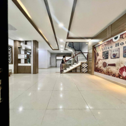 Cho Thuê Nhà Sạch Sẻ DT 6x20 1Trệt 2Lầu 6Pn 7Wc Sân Rộng Ôtô TX13, Q12