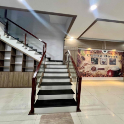 Cho Thuê Nhà Sạch Sẻ DT 6x20 1Trệt 2Lầu 6Pn 7Wc Sân Rộng Ôtô TX13, Q12