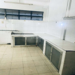 Nhà nguyên căn hẻm đối diện công viên chân cầu Rạch Miểu