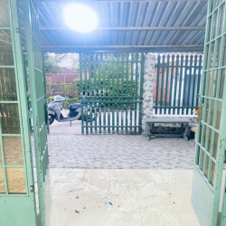 Nhà nguyên căn hẻm đối diện công viên chân cầu Rạch Miểu