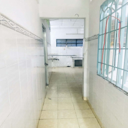 Nhà nguyên căn hẻm đối diện công viên chân cầu Rạch Miểu
