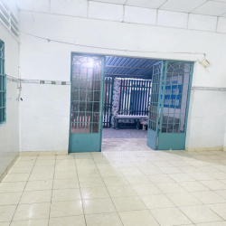 Nhà nguyên căn hẻm đối diện công viên chân cầu Rạch Miểu