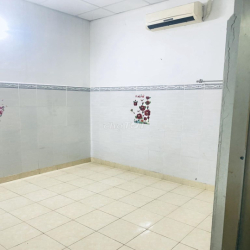 Nhà nguyên căn hẻm đối diện công viên chân cầu Rạch Miểu