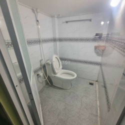 Phòng trọ mới có máy lạnh, sạch sẽ thoáng mát,giờ tự do,ngay đại hoc