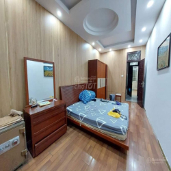 Cho thuê nhà ngõ 106 Hoàng Quốc Việt,  Dt 150m2 x 3,5 tầng,mặt tiền 8m