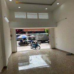 Mặt Tiền Ngay Chợ Hoàng Hoa Thám Vỉa Hè Rộng Nhà Mới.