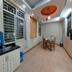 Cho thuê nhà ngõ 106 Hoàng Quốc Việt,  Dt 150m2 x 3,5 tầng,mặt tiền 8m