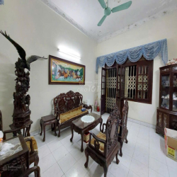 Cho thuê nhà ngõ 106 Hoàng Quốc Việt,  Dt 150m2 x 3,5 tầng,mặt tiền 8m
