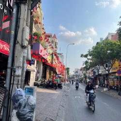 Mặt Tiền Ngay Chợ Hoàng Hoa Thám Vỉa Hè Rộng Nhà Mới.