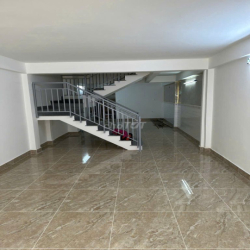 Mặt Tiền Ngay Chợ Hoàng Hoa Thám Vỉa Hè Rộng Nhà Mới.