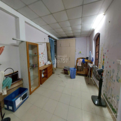 Cho thuê nhà ngõ 106 Hoàng Quốc Việt,  Dt 150m2 x 3,5 tầng,mặt tiền 8m