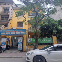Cho thuê nhà ngõ 106 Hoàng Quốc Việt,  Dt 150m2 x 3,5 tầng,mặt tiền 8m