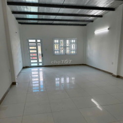 Mặt Tiền Ngay Chợ Hoàng Hoa Thám Vỉa Hè Rộng Nhà Mới.