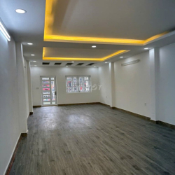 Mặt Tiền Ngay Chợ Hoàng Hoa Thám Vỉa Hè Rộng Nhà Mới.